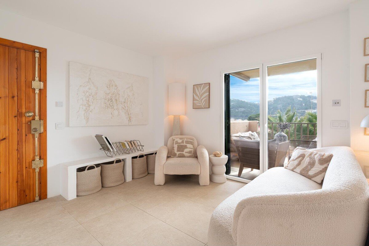 High-quality fully renovated apartment just steps from the port in Port d’Andratx - Image 8