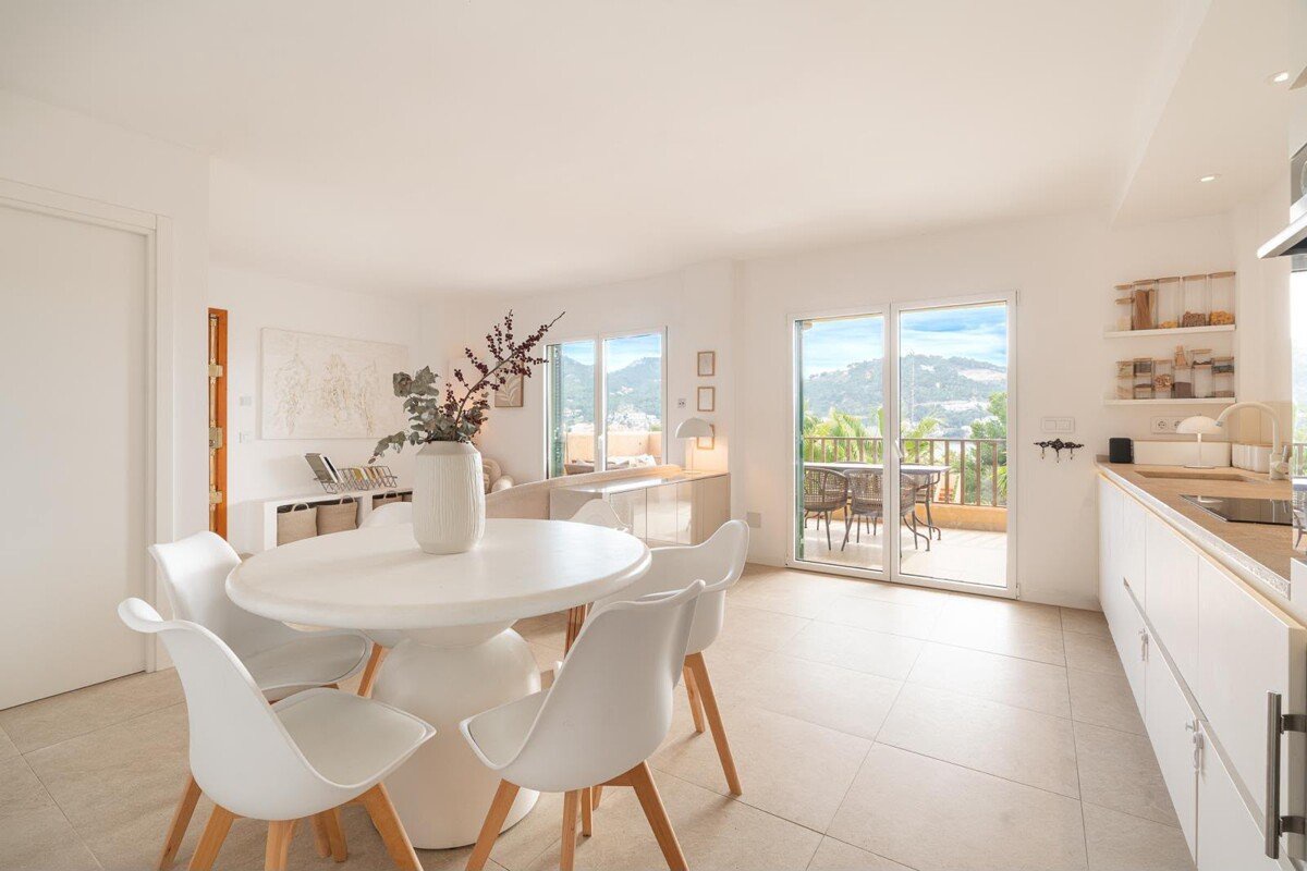 High-quality fully renovated apartment just steps from the port in Port d’Andratx - Image 5
