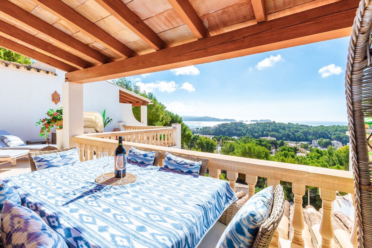 Sonniges modernisiertes Penthaus mit herrlichem Panorama-Meerblick - Bild 2