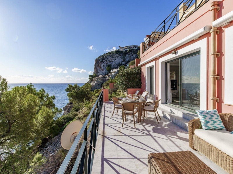 Stilfuld lejlighed i beach house-design – Første havlinje med stor terrasse og pool - Port d'Andratx - 2 Soveværelser