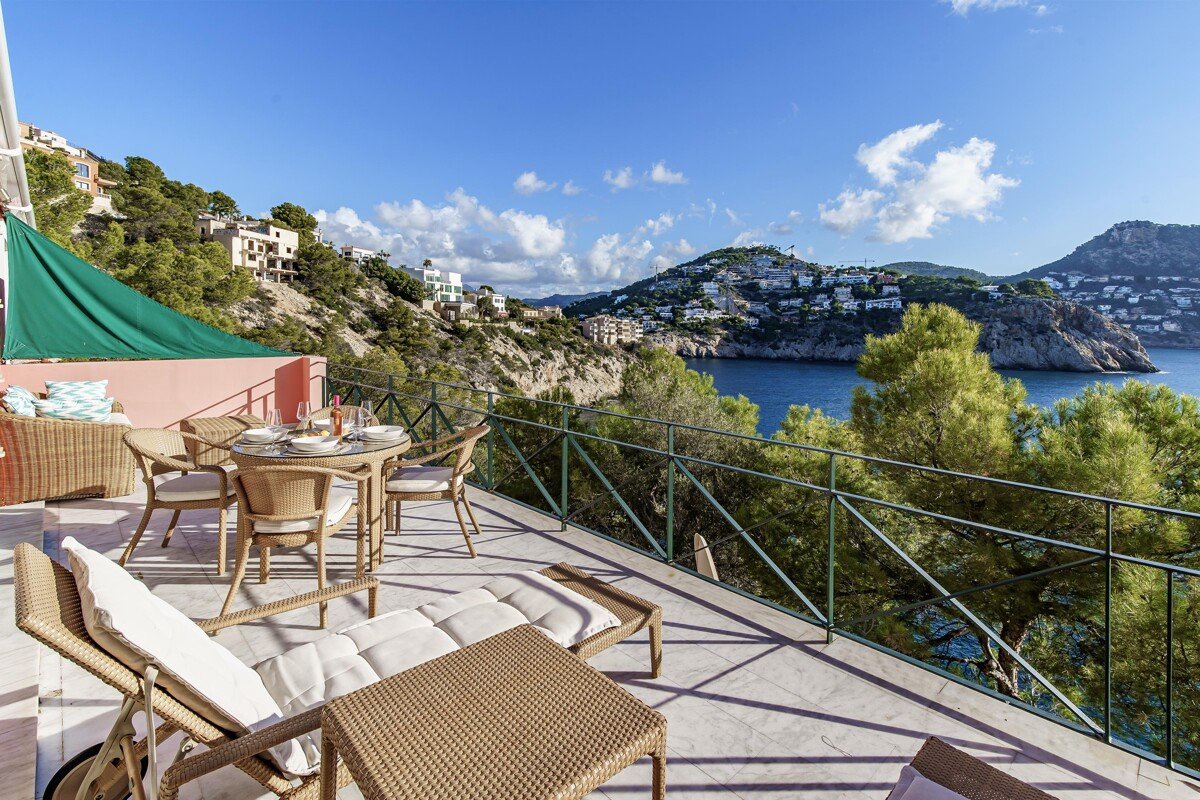 Stilfuld lejlighed i beach house-design – Første havlinje med stor terrasse og pool - Billede 4