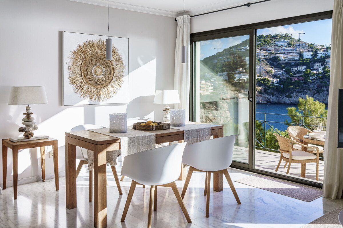 Stilfuld lejlighed i beach house-design – Første havlinje med stor terrasse og pool - Billede 10