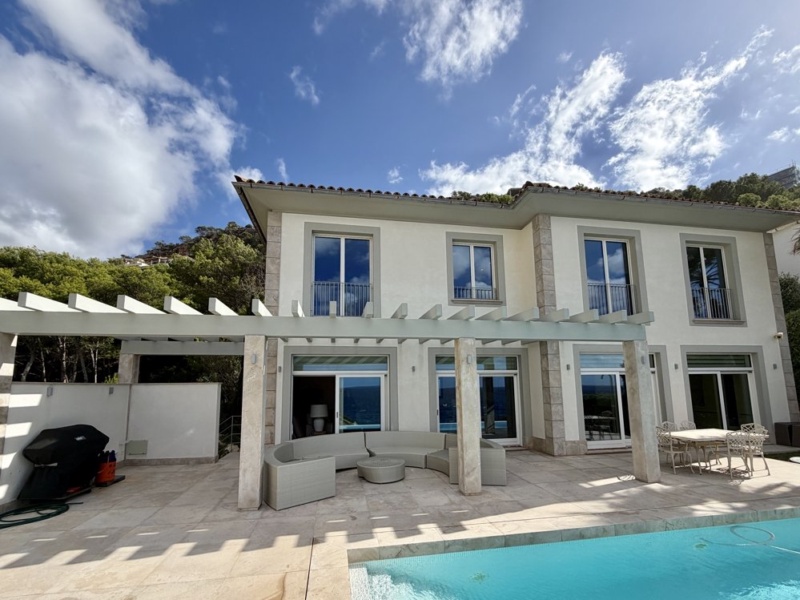 First Sea Line! Exclusive Villa in Prime Location - Port d'Andratx - 4 Bedrooms, 327.23 m²