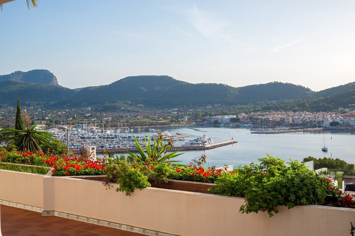 Appartamento spazioso con grande terrazza e vista sul porto - Immagine 3