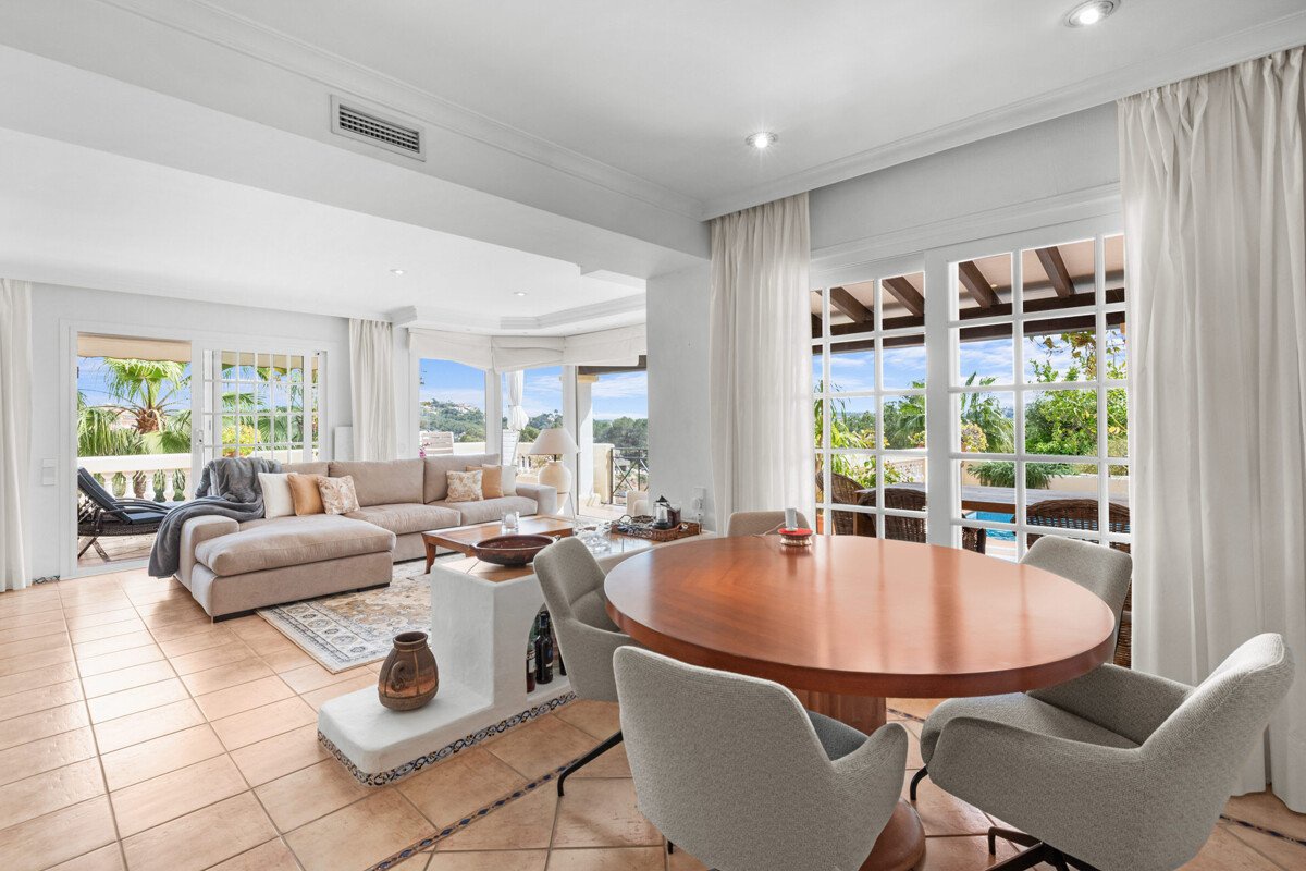 Villa méditerranéenne à vendre à Costa de la Calma avec vue partielle sur la mer - Image 3