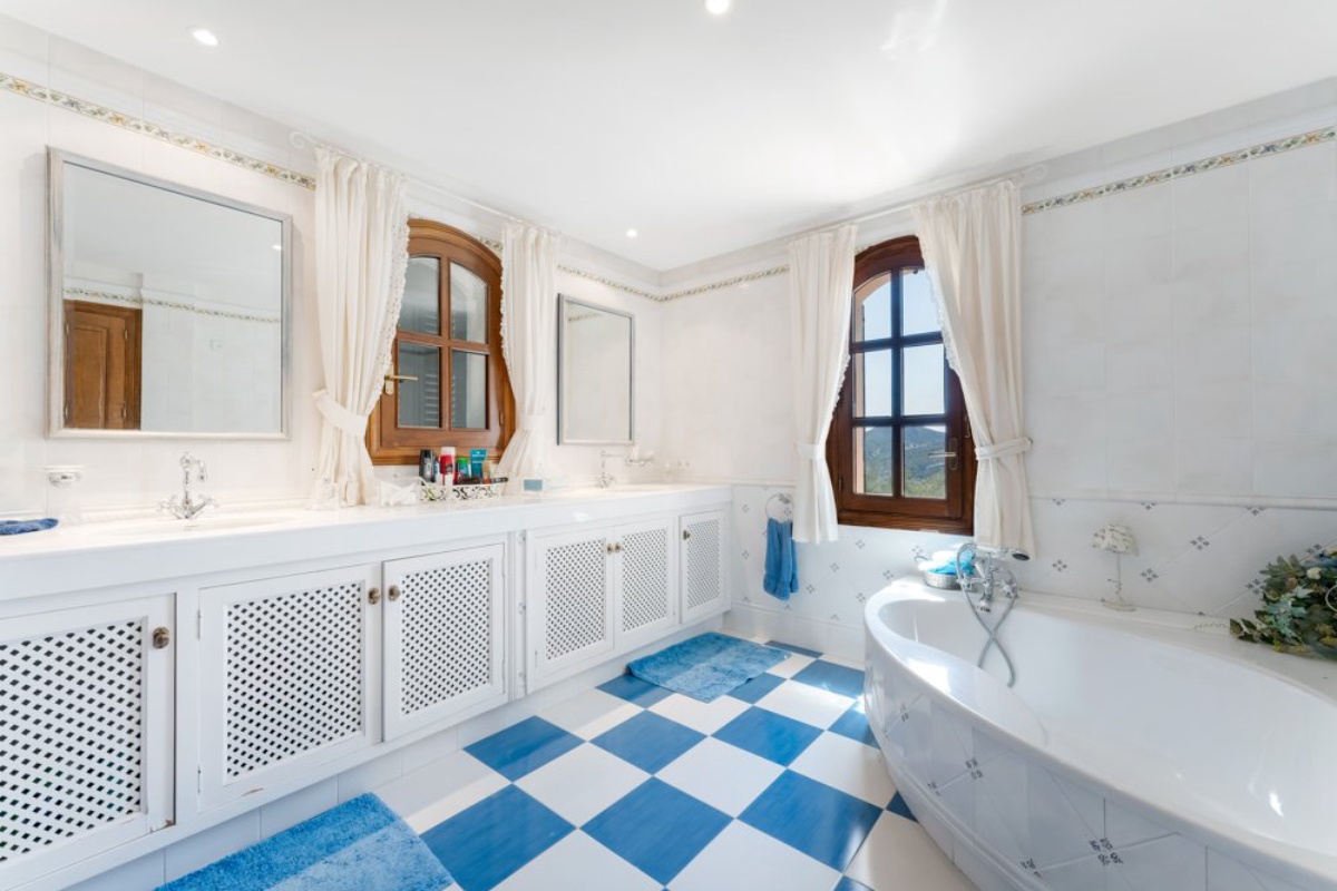 Gelegenheit! Mediterrane Villa mit Hafenblick - Bild 15