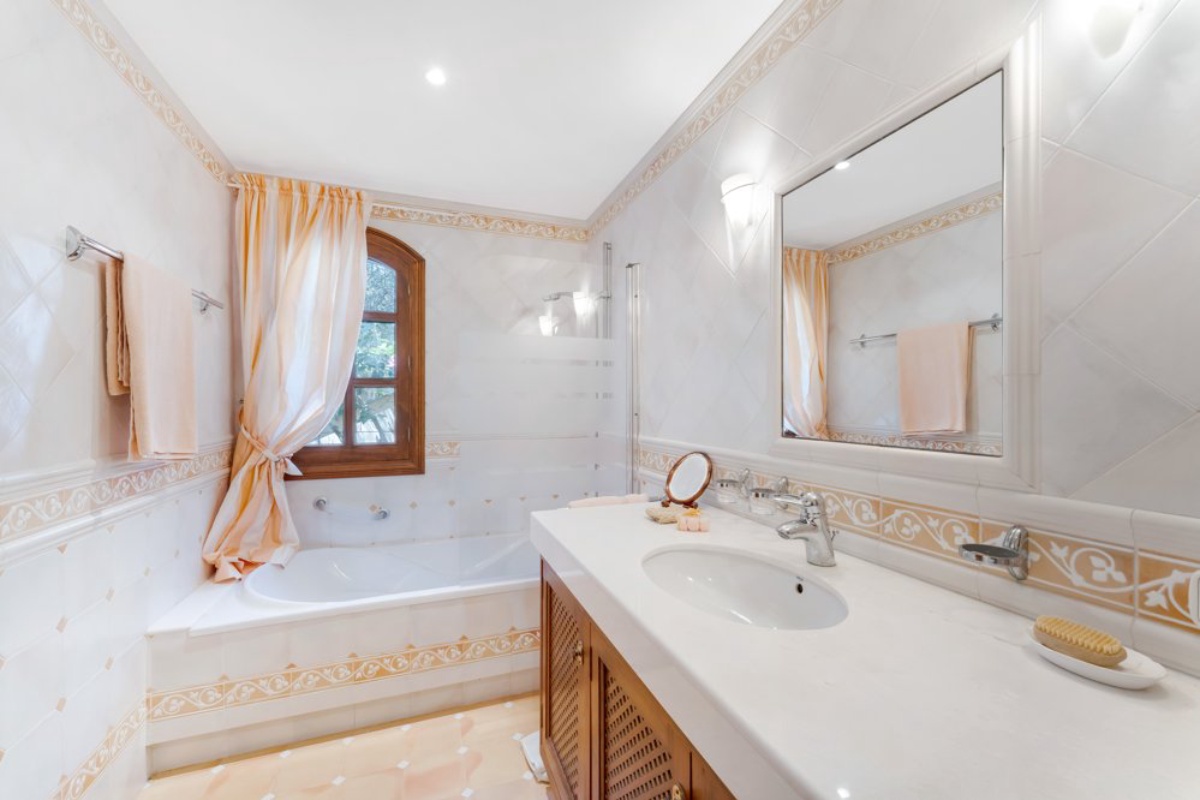 Gelegenheit! Mediterrane Villa mit Hafenblick - Bild 11