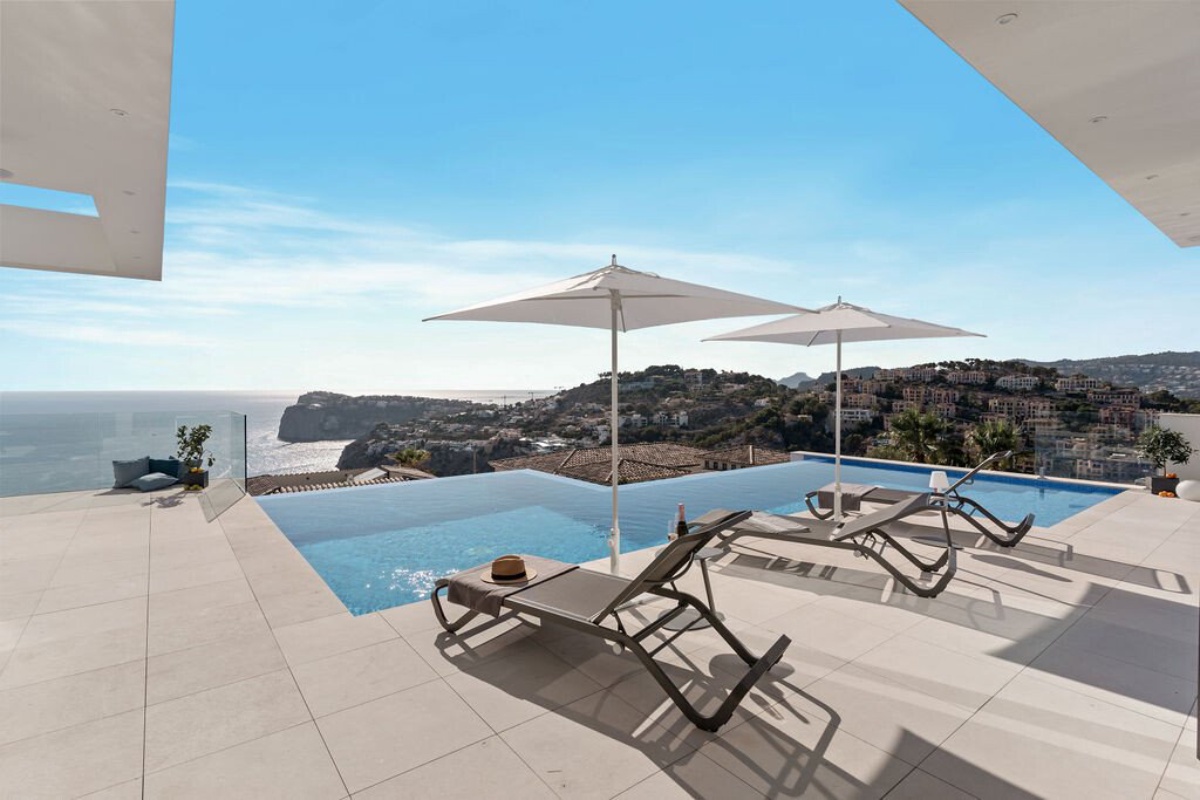 Luxuriöse Villa mit unvergleichlichem Panoramablick auf das Mittelmeer - Bild 2