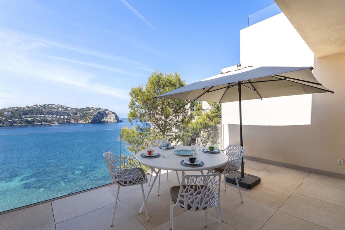 Luksus penthouse med tagterrasse og privat pool direkte ved stranden - Billede 2