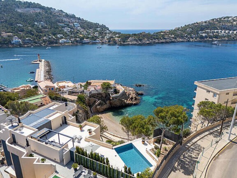 Luxury penthouse with rooftop terrace and private pool right on the beach - Port d'Andratx - 3 Bedrooms, 135 m²