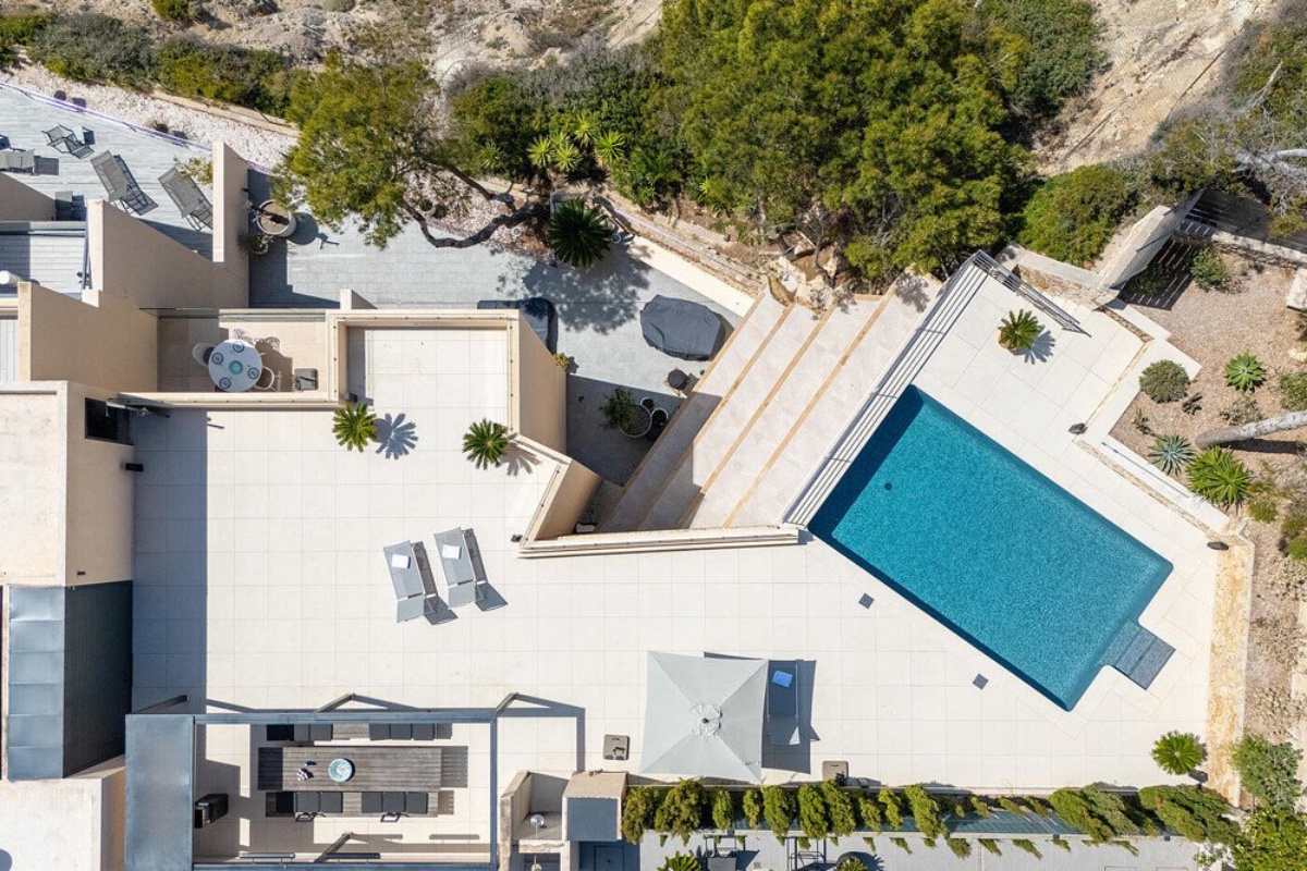 Luksus penthouse med tagterrasse og privat pool direkte ved stranden - Billede 24