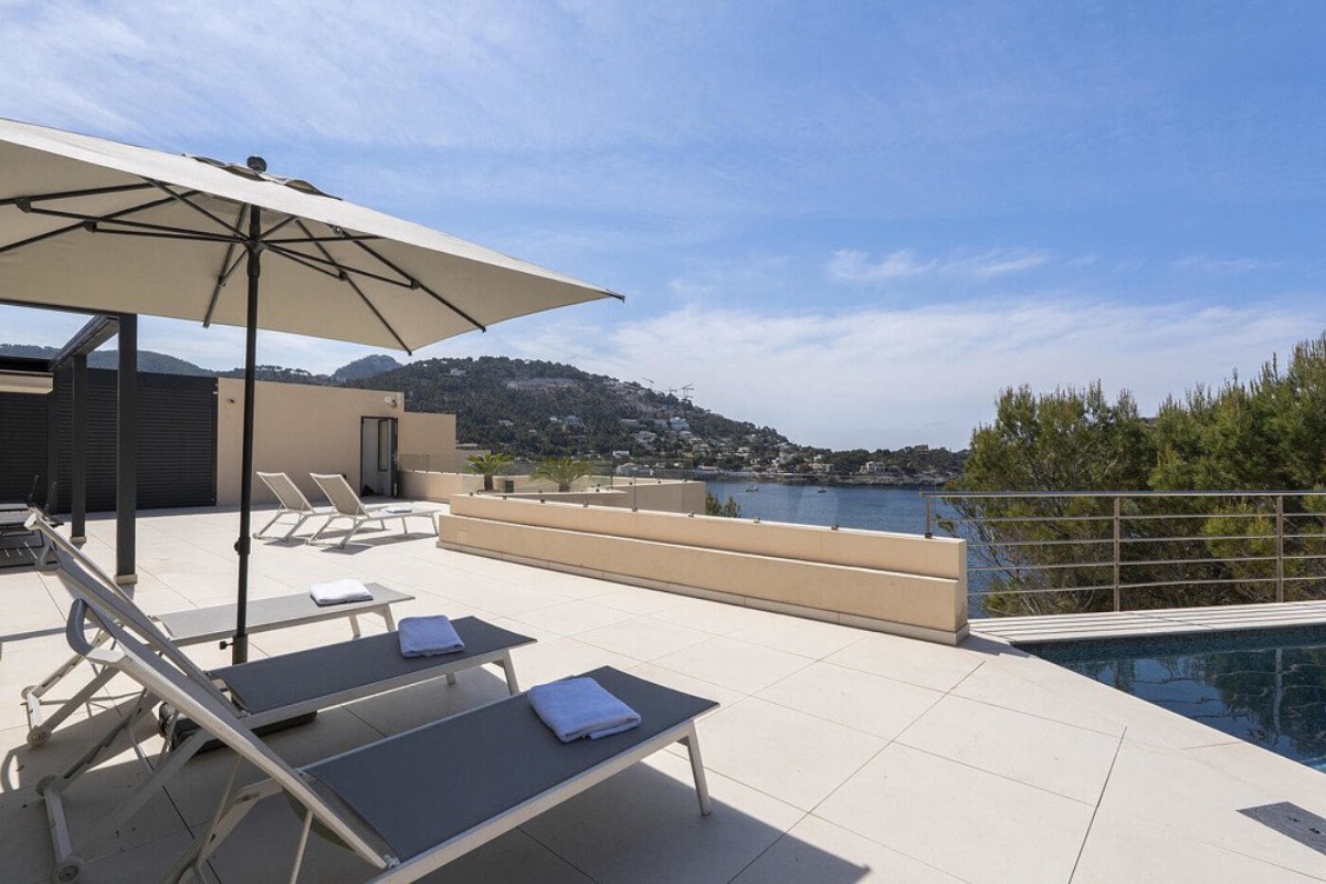 Luksus penthouse med tagterrasse og privat pool direkte ved stranden - Billede 20
