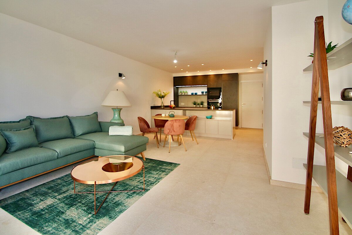 Renoveret penthouse i middelhavsstil med stor pool og havudsigt - Billede 4