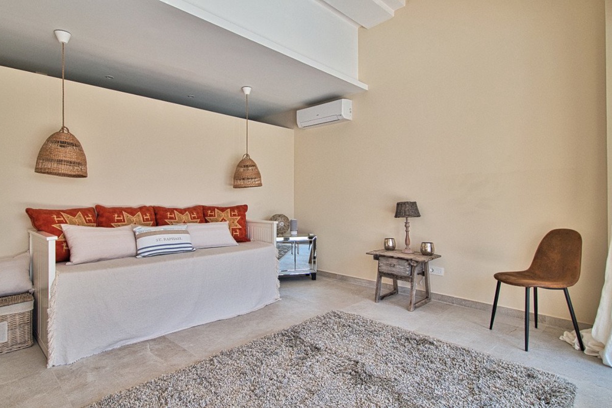 Villa mediterranea a Nova Santa Ponca con tanta privacy e casa per gli ospiti - Immagine 10