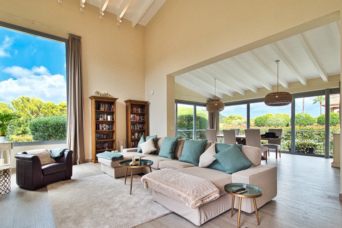 Villa mediterranea a Nova Santa Ponca con tanta privacy e casa per gli ospiti - Immagine 4