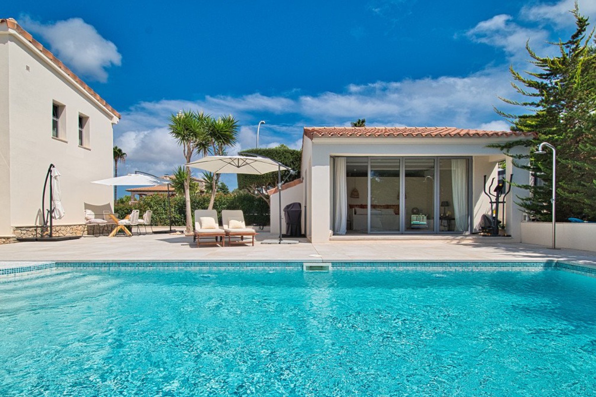 Villa mediterranea a Nova Santa Ponca con tanta privacy e casa per gli ospiti - Immagine 2
