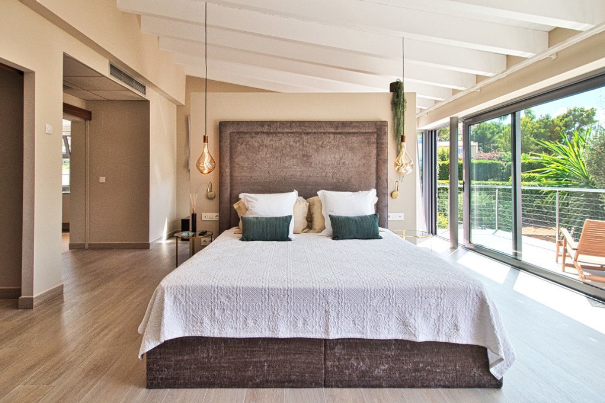Villa mediterranea a Nova Santa Ponca con tanta privacy e casa per gli ospiti - Immagine 14