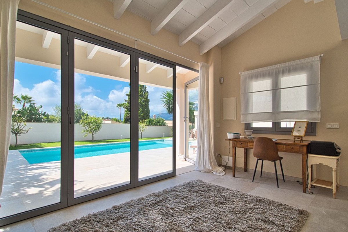 Villa mediterranea a Nova Santa Ponca con tanta privacy e casa per gli ospiti - Immagine 11
