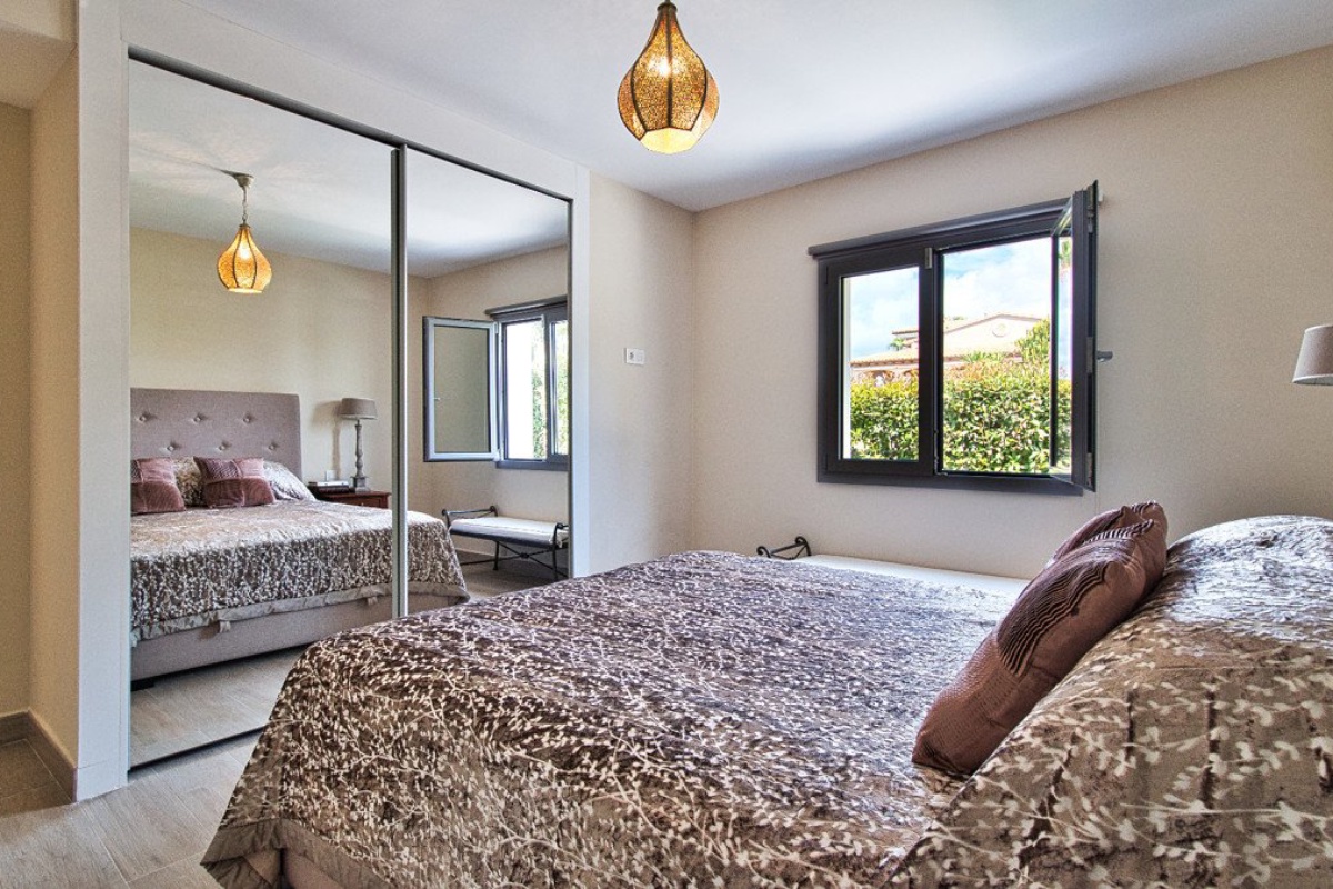 Villa mediterranea a Nova Santa Ponca con tanta privacy e casa per gli ospiti - Immagine 7