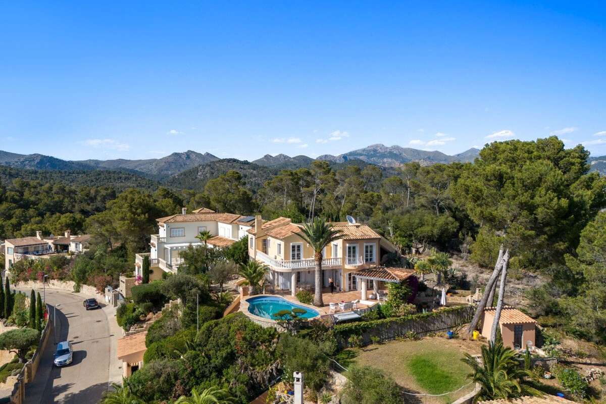 Mediterrane Villa mit spektakulärem Meerblick und Hafenpanorama. - Bild 18