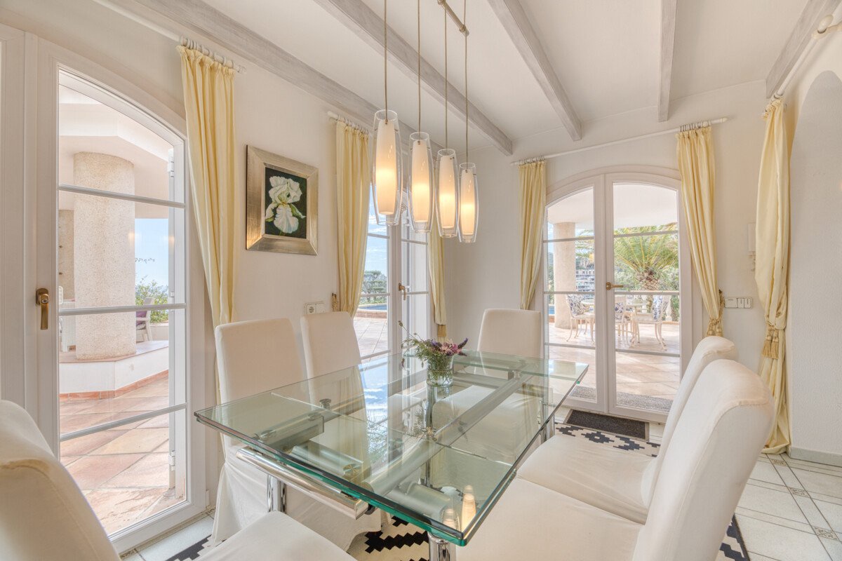 Mediterrane Villa mit spektakulärem Meerblick und Hafenpanorama. - Bild 10