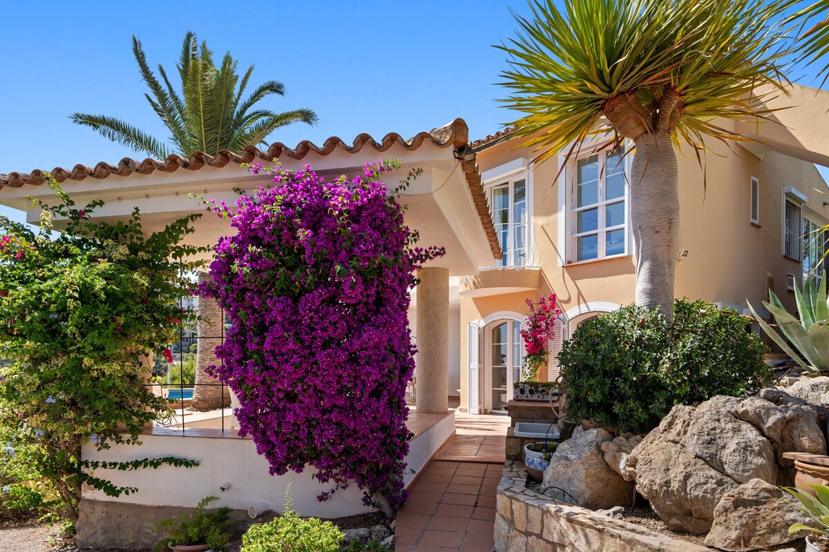 Mediterrane Villa mit spektakulärem Meerblick und Hafenpanorama. - Bild 16
