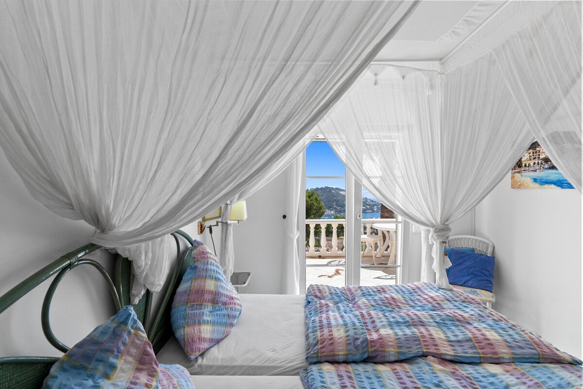 Mediterrane Villa mit spektakulärem Meerblick und Hafenpanorama. - Bild 11