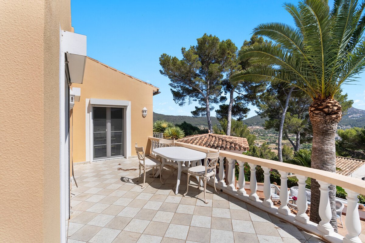 Mediterrane Villa mit spektakulärem Meerblick und Hafenpanorama. - Bild 15