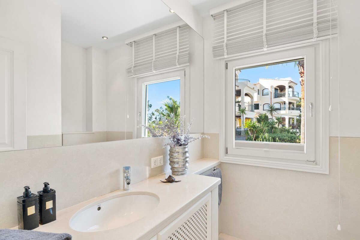 Exklusive Beachhouse-Villa mit Hafen- und Meerblick in Port Andratx - Bild 13