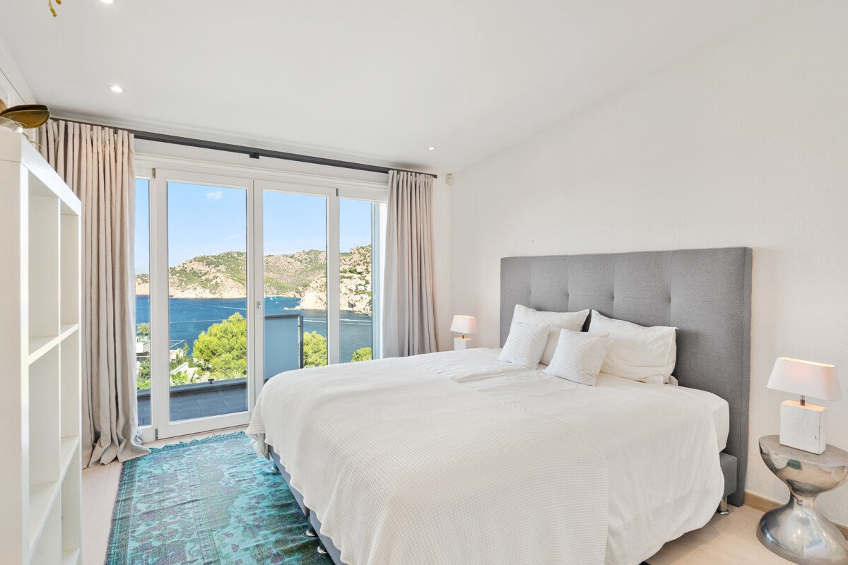 Exklusive Beachhouse-Villa mit Hafen- und Meerblick in Port Andratx - Bild 12