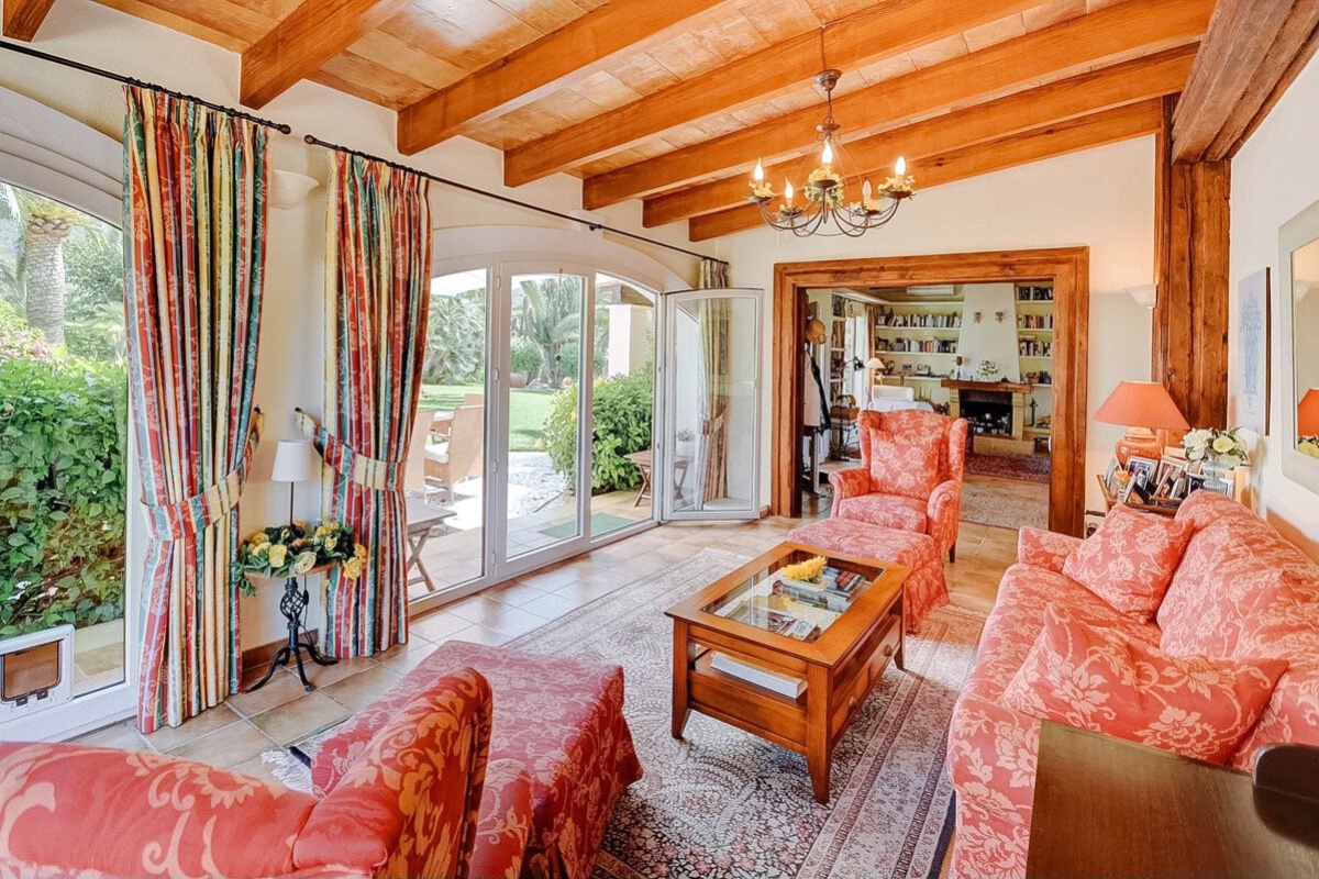 Oasi di palme in posizione privilegiata! Incantevole finca a due passi dal porto - Immagine 9