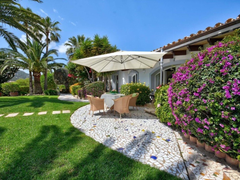 Palm Oasis in Prime Location! Idyllic Finca Within Walking Distance to the Harbor - Port d'Andratx - 4 Bedrooms, 213 m²