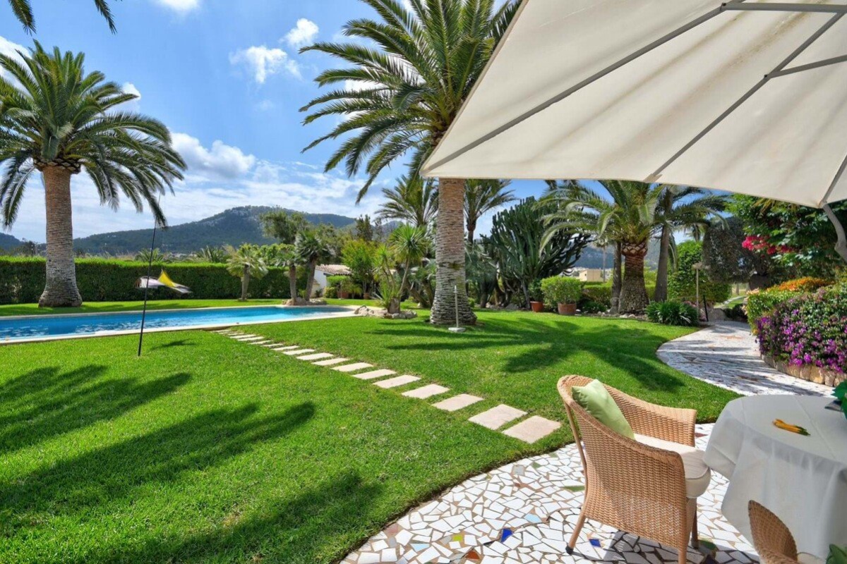 Palm Oasis in Prime Location! Idyllic Finca Within Walking Distance to the Harbor - Image 4