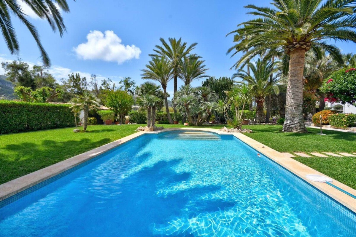 Palm Oasis in Prime Location! Idyllic Finca Within Walking Distance to the Harbor - Image 17