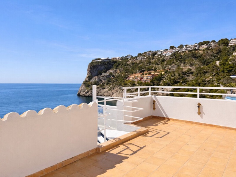 Exclusive Coastal Jewel Penthouse on the Frontline with Direct Sea Access - Exclusive at Thomas Mallorca Real Estate - Port d'Andratx - 2 Bedrooms, 75 m²