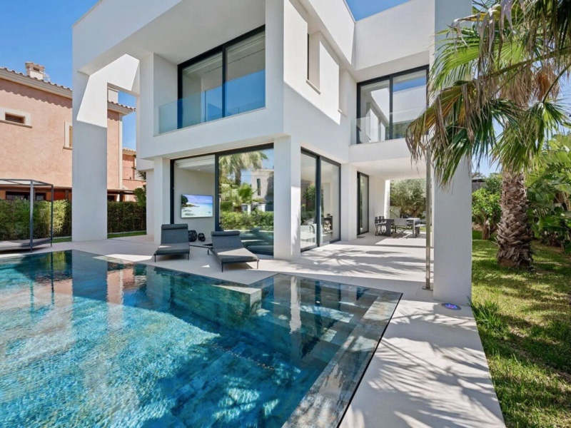 Modern Villa within Walking Distance to Port Adriano Marina - El Toro - 3 Bedrooms, 315 m²