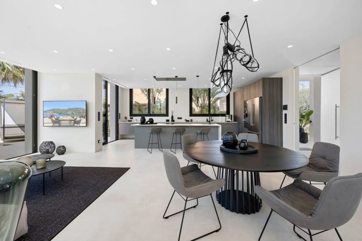 Moderne villa inden for gåafstand til lystbådehavnen Port Adriano - Billede 9