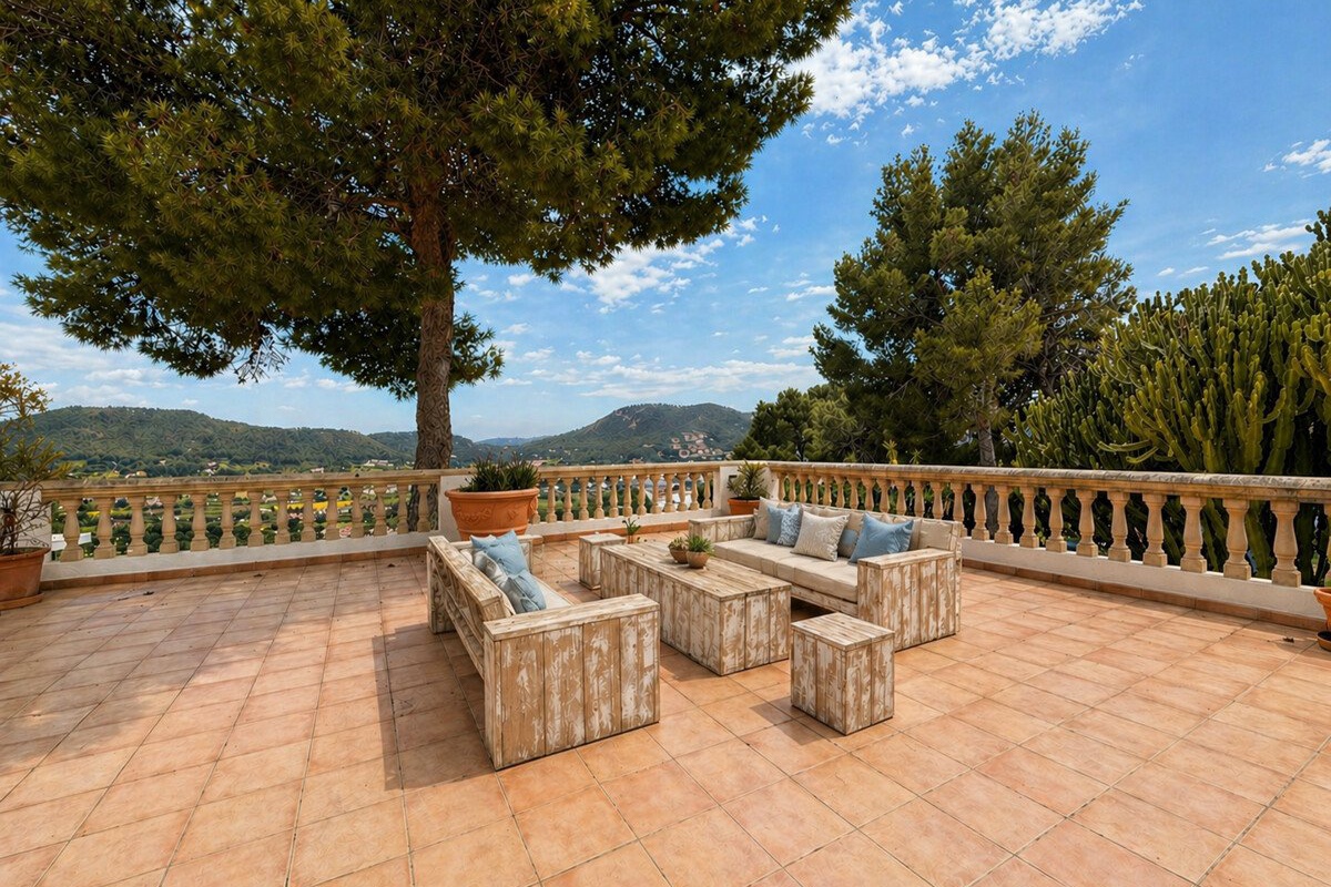 Villa mediterranea con panorama e parziale vista porto a Port Andratx - Immagine 14