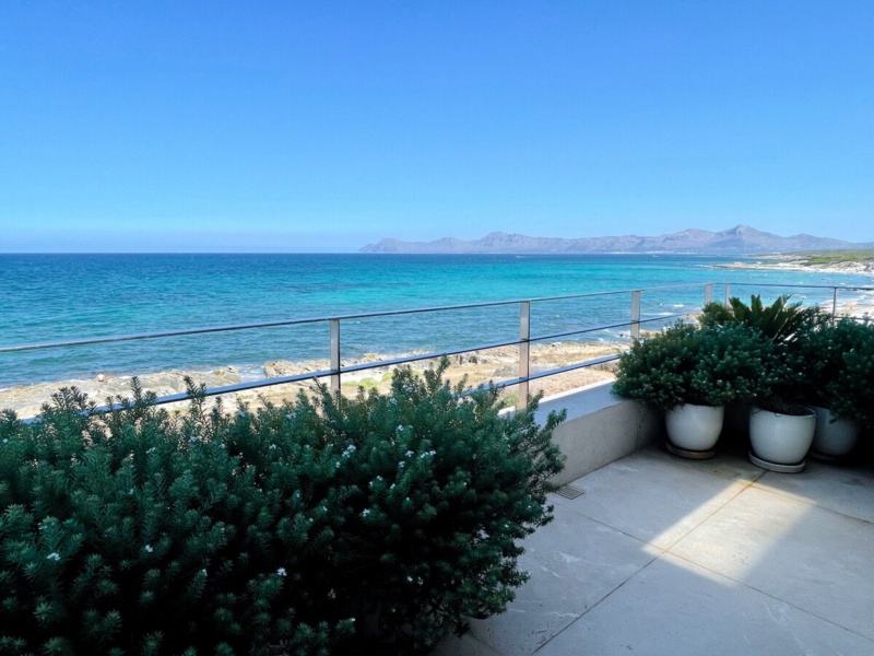 Villa única en primera línea de mar con terraza y garaje en Can Picafort en venta - Can Picafort - 3 Dormitorios, 453 m²