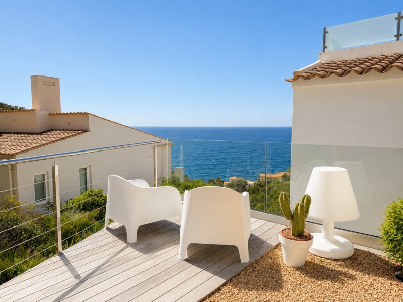 Prime Location in Port Andratx – Stylish Apartment with Garden, Chill-out Area, and Stunning Sea Views - Port d'Andratx - 2 Bedrooms, 100 m²